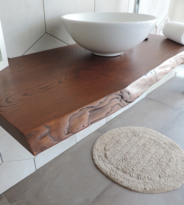 Mensola piano d'appoggio porta lavabo in legno massello,misura cm.120, per  bagno Arredobagno e Cucine s.r.l.s.